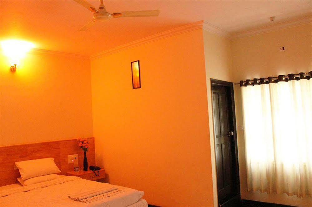 Oyo 1900 Hotel Olive Residency Mysore Extérieur photo
